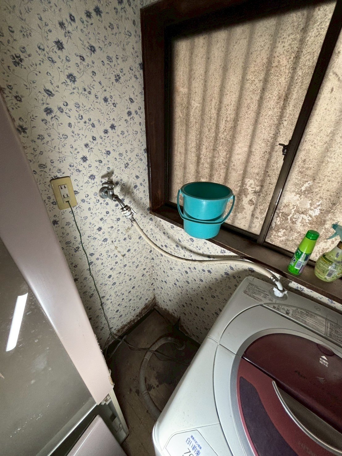 施工前の洗面所
